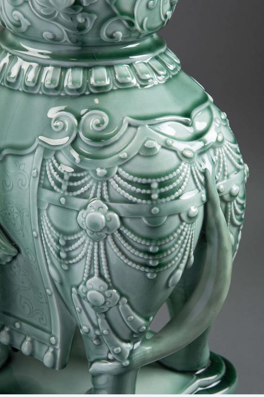 独角鹿西洋古董法国陶艺大师Théodore Deck签名出品东方风格缠枝花叶纹装饰太平有象造型冰裂纹青釉瓷瓶 商品图4