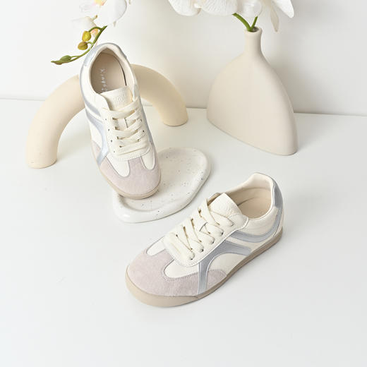 经典鲨2025秋专柜款牛皮革时尚拼色系带潮流休闲鞋阿甘鞋女KW313-537091 商品图3