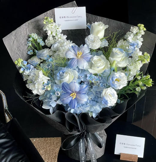 海盐冰椰--蓝绣球白玫瑰混搭蓝白色系花束 商品图0