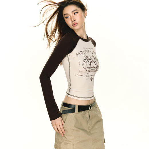 Ariseism 美式复古印花圆领长袖t恤女2025秋季新款插肩袖修身上衣 商品图2