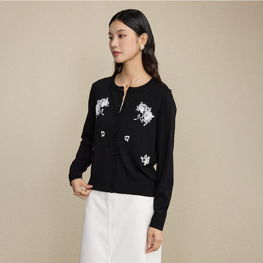 「自」全新升级【铂金会员293/天猫399/差价106】(05539)洛诗琳重工优雅复古刺绣针织开衫2025早秋手工钉珠复古外套 商品图2