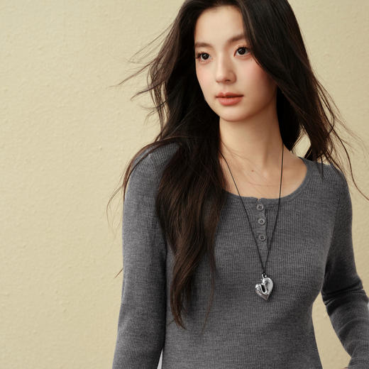 【严选】诗凡黎全羊毛坑条圆领针织衫2025秋新款显瘦修身百搭长袖内搭毛衣7G8432731 商品图2