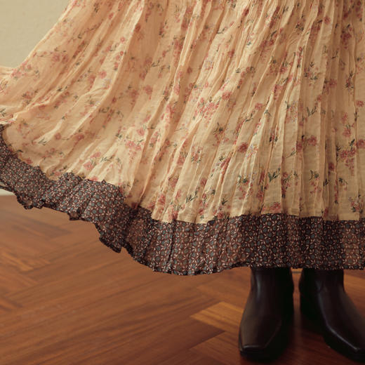 【严选】诗凡黎度假风阳光黄小碎花半身裙2025秋新款浪漫甜美压皱A字塔裙7G8340801 商品图3