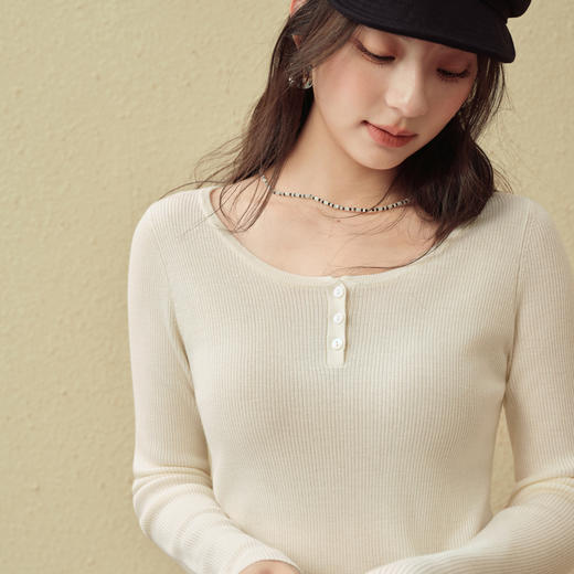 【严选】诗凡黎全羊毛坑条圆领针织衫2025秋新款显瘦修身百搭长袖内搭毛衣7G8432731 商品图4