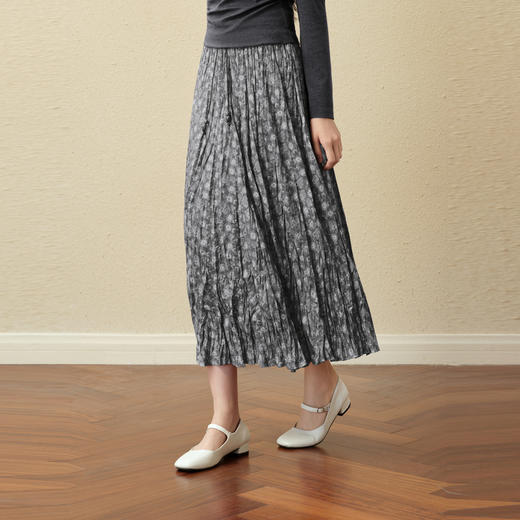 【严选】诗凡黎灰色细褶碎花半身裙2025秋新款灵动飘逸显瘦优雅气质中长裙7G8340981 商品图2