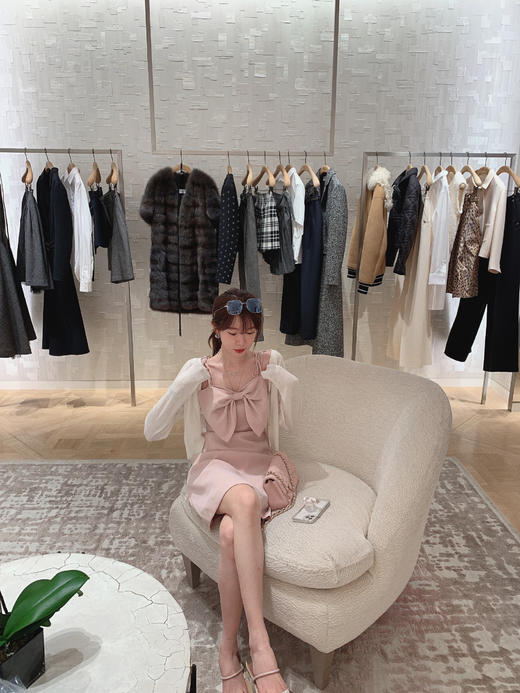 金蘑菇菇【夏日女友 ribbon系列】小心机藏肉纯色气质吊带连衣裙 商品图1