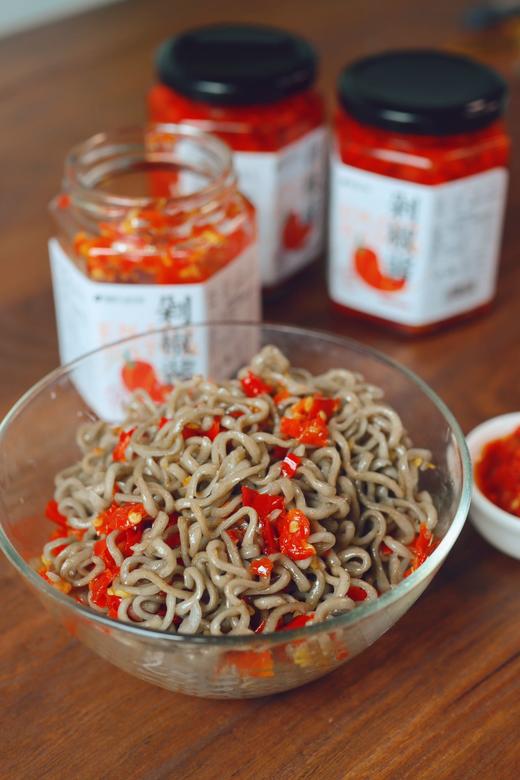 【定制 0添加手工剁椒酱】新鲜定制，自然鲜香，拌饭、拌面、夹馒头、炒菜，鲜辣开胃，微辣/中辣/特辣 280克/瓶×2 商品图2