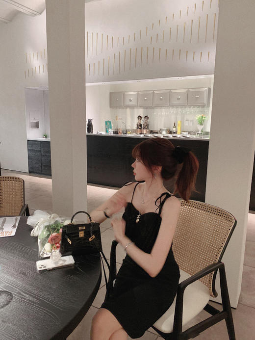 金蘑菇菇【夏日女友 ribbon系列】小心机藏肉纯色气质吊带连衣裙 商品图2