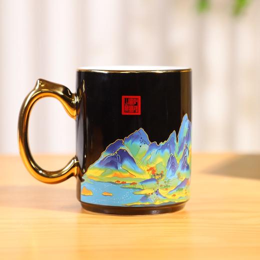 热卖中！！顺丰直发！【景德镇御器研究院出品】2025新款《手握江山》典藏版千里江山温感杯 商品图10