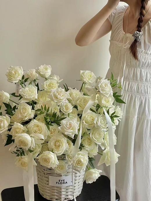 超大号白色藤编花篮 商品图0