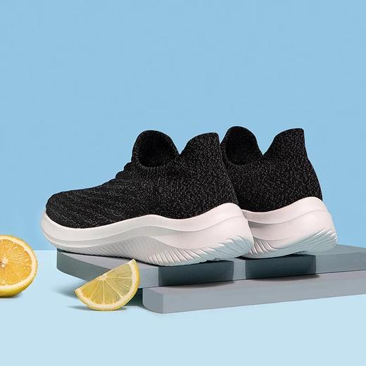 Justboom嘉适步 男女同款轻盈懒人健步鞋，简约行潮，轻快畅行，一体成型飞织包面，流畅鞋流线型鞋身设计，完美贴合足部线条，轻快健步不累脚 商品图3
