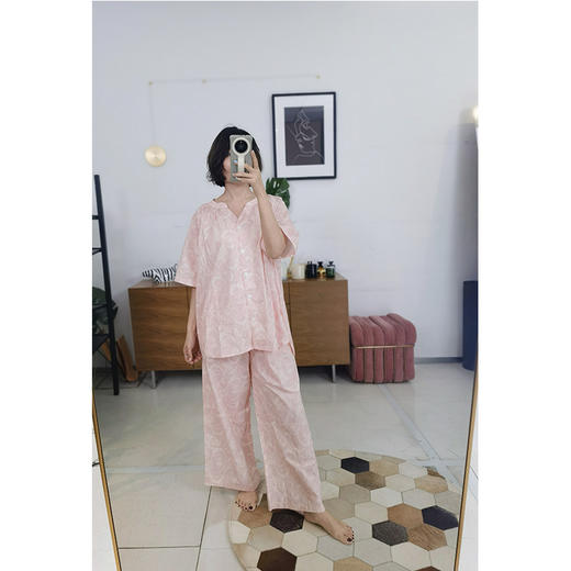 女士开衫短袖长裤套装 |棉梭织亲肤面料 吸湿透气 舒适柔软 宽松版型藏肉又百搭 商品图4