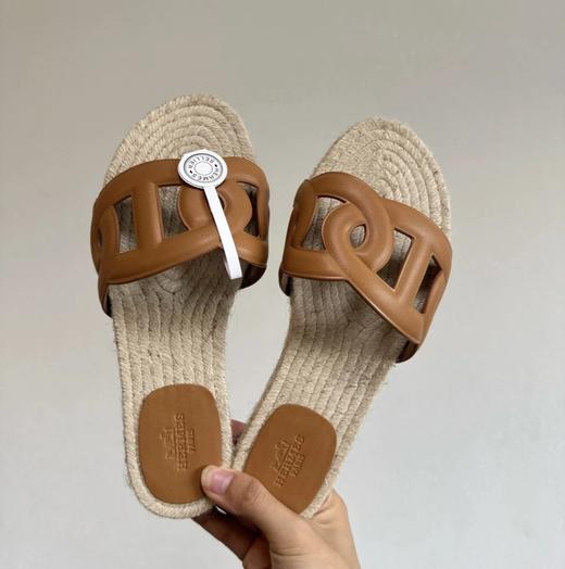 夏日必备  渠道货  经典猪鼻子草编拖鞋  三色入  混种羊皮麻绳草编底平底拖鞋 商品图3