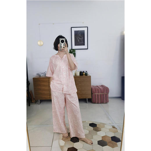 女士开衫短袖长裤套装 |棉梭织亲肤面料 吸湿透气 舒适柔软 宽松版型藏肉又百搭 商品图3