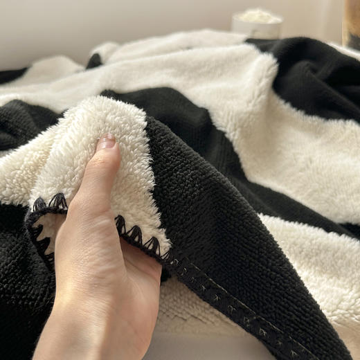 【品牌直发】加倍生活双面印花舒棉绒毛毯 新款多功能盖毯 沙发毯跨境毛毯 商品图6