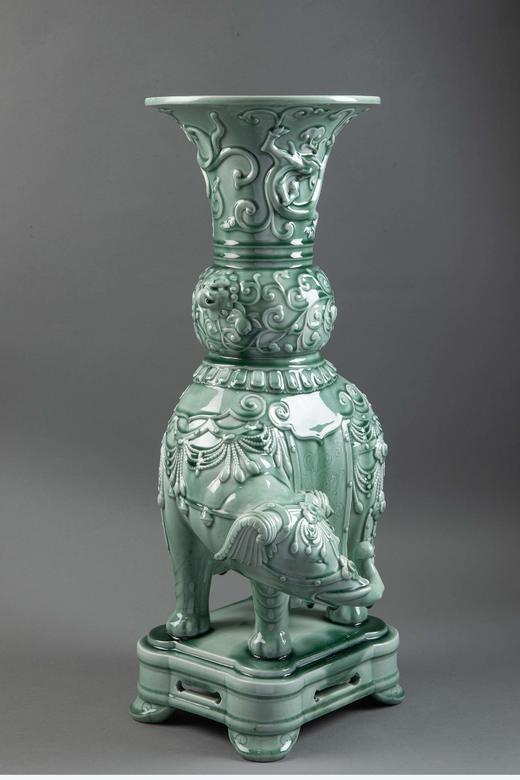 独角鹿西洋古董法国陶艺大师Théodore Deck签名出品东方风格缠枝花叶纹装饰太平有象造型冰裂纹青釉瓷瓶 商品图0