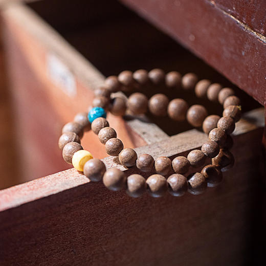 *自营*花香松香珀手串| 天然沉香檀香+多种花朵香气调配。单圈手串,款式可选。中式佛珠男女款绿松石蜜蜡配珠。黄玉兰玫瑰牡丹茉莉莲花桂花梅花百合安息香楠木粘粉龙脑 商品图5