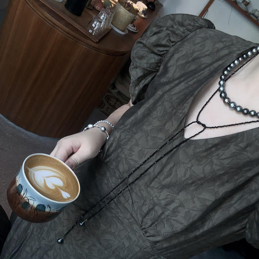 甄珠贝 初秋·随意系系列 te别的毛衣链 多功能 大溪地+尖晶石 9mm 左右大溪地黑珍珠 纯天然色 可能微瑕但不影响佩戴 商品图6