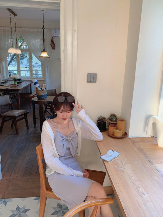 金蘑菇菇【夏日女友 ribbon系列】小心机藏肉纯色气质吊带连衣裙 商品图6