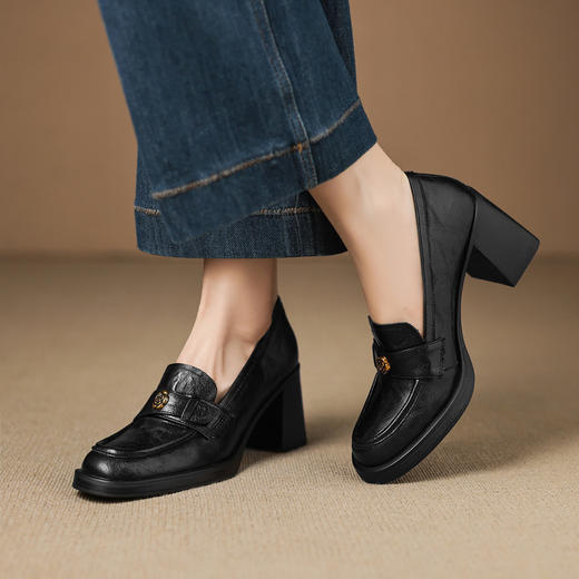 【预售5天】高级感！山茶花乐福鞋女新款法式粗跟黑色高跟英伦风小皮鞋YY&YY232 商品图1