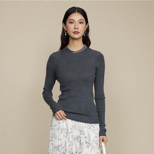 「自」全新升级【铂金会员266/天猫359/差价93】(05809)洛诗琳无缝一体羊毛针织衫2025秋冬重工钉珠圆领坑条毛衣女 商品图0