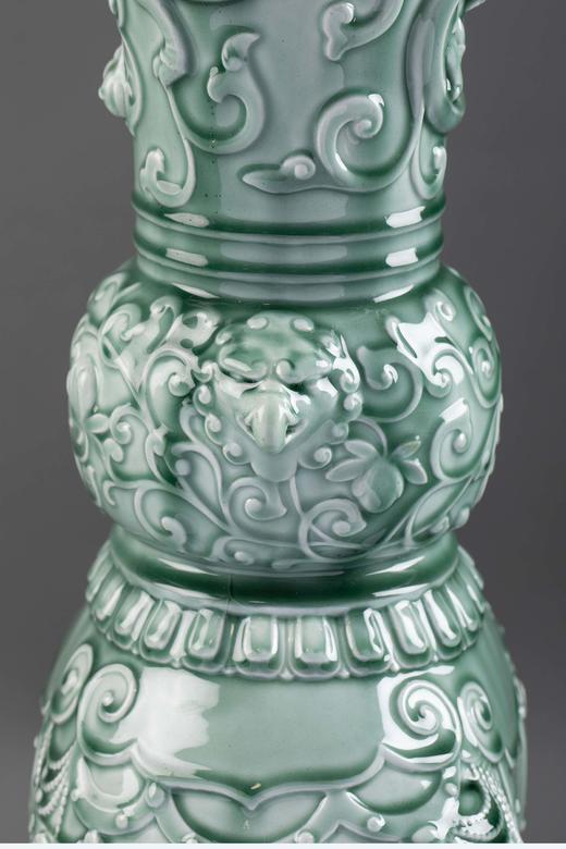 独角鹿西洋古董法国陶艺大师Théodore Deck签名出品东方风格缠枝花叶纹装饰太平有象造型冰裂纹青釉瓷瓶 商品图2