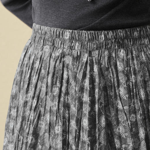 【严选】诗凡黎灰色细褶碎花半身裙2025秋新款灵动飘逸显瘦优雅气质中长裙7G8340981 商品图3