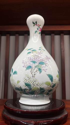 粉彩花鸟蒜头瓶