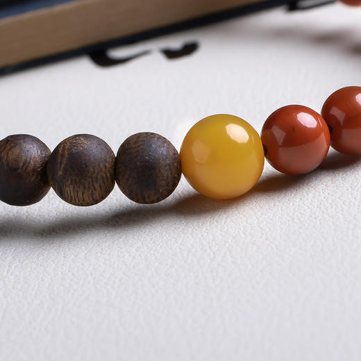 xy0524沉香+蜜蜡南红半山半水手串 商品图5