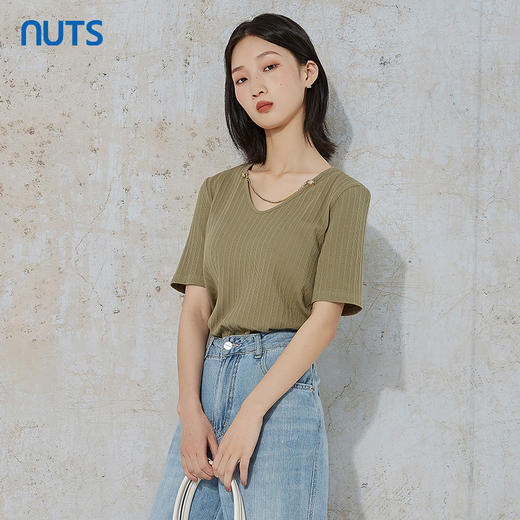 NUTS商场同款V领夏款纯色时尚气质百搭中袖T恤女231022076B 商品图1
