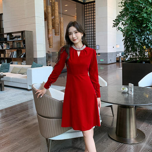 奢姿2025年秋季新款大码女装法式珍珠立领裙子胖妹妹丝绒连衣裙9943853530 商品图0