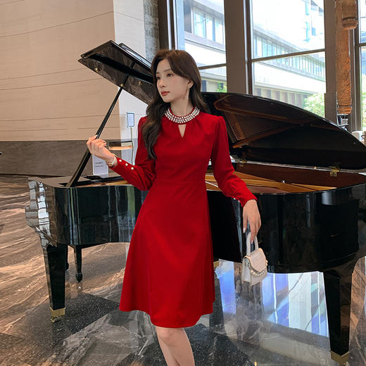 奢姿2025年秋季新款大码女装法式珍珠立领裙子胖妹妹丝绒连衣裙9943853530 商品图2