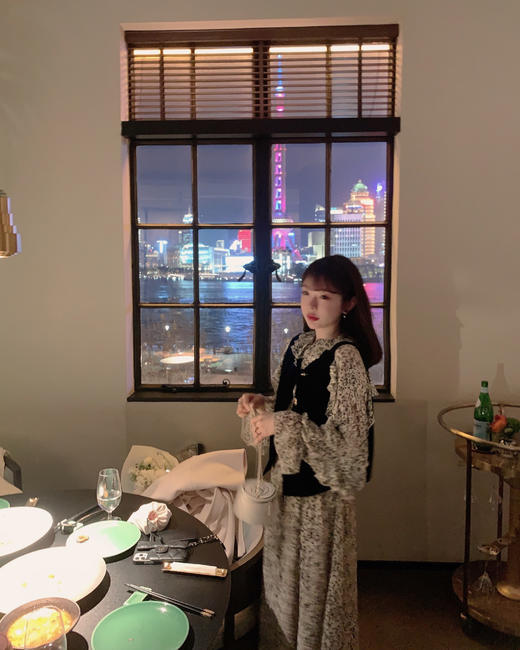 金蘑菇菇【清冷画报 黑花组】上衣/连衣裙！真丝质感烧花！ 商品图6