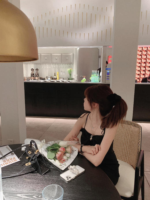 金蘑菇菇【夏日女友 ribbon系列】小心机藏肉纯色气质吊带连衣裙 商品图3