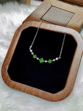 【新品上线】轻奢高级感项链纯银翡翠女简约时尚圆珠镂空项链气质百搭小众设计，支持门店自取/包邮到家。