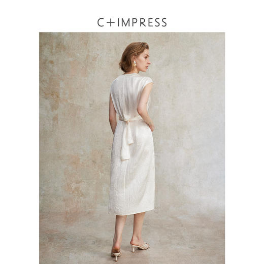 醋酸皱别致扭结短袖收腰V领优雅法式连衣裙LYQ2502103 商品图3