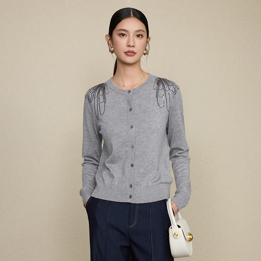 「自」全新升级【铂金会员312/天猫419/差价107】(44826)洛诗琳重工亮片钉珠链开衫2025秋季气质纯色圆领针织上衣 商品图2