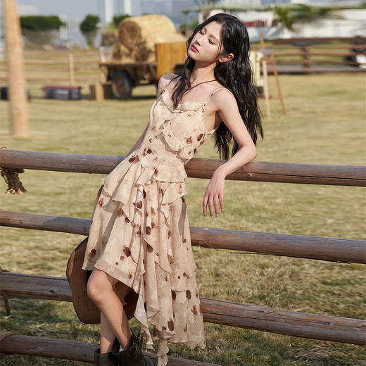 西遇法式碎花连衣裙女新款荷叶边桃花领提花高级感吊带裙D0740366/V0050529 商品图0