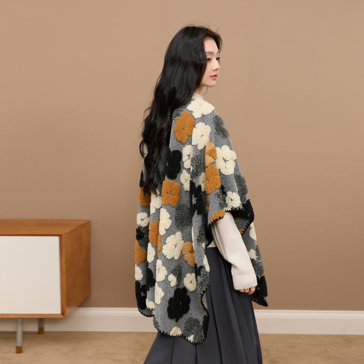 三彩2025新款立体花朵外搭家居披肩治愈保暖松弛空调房办公室慵懒 商品图4