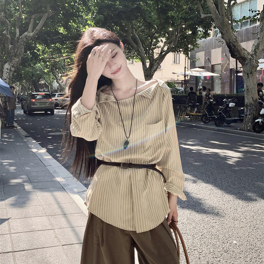 【复古蓝色条纹中长款衬衫】早秋设计感宽松一字肩 细皮带长袖衬衫 商品图6