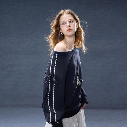 三彩2025秋季新款休闲圆领卫衣套头衫宽松运动少女风蝴蝶结M 商品图3