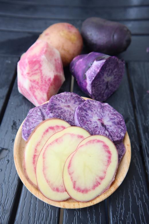 【云南双拼雪山彩洋芋】——献给舌尖的雪山馈赠 玛瑙紫洋芋@七彩花心洋芋 商品图0