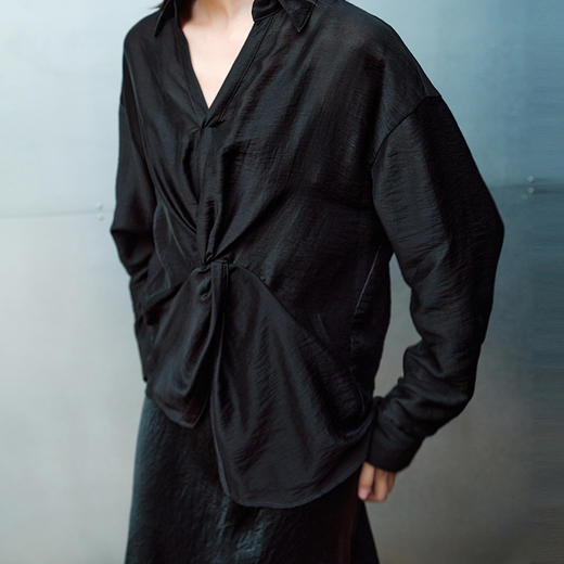 NEELLY纳俪商场同款秋季新款设计感扭结长袖衬衫女时尚休闲上衣N25081R01059 商品图2