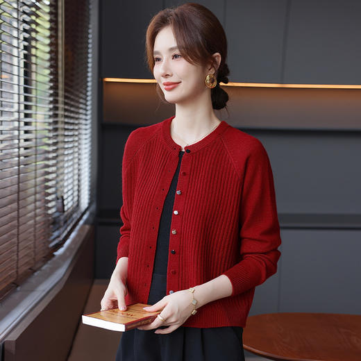 Q1031气质优雅妈妈装毛衣女外套2025秋季新款彩扣针织衫开衫中老年女装 商品图1