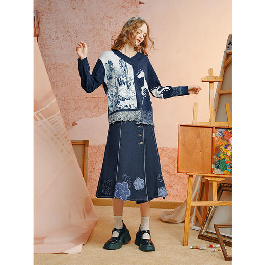 两三事梵高文艺垂芒溯夜2025秋季新款不对称木耳边下摆花色毛衣女 商品图2