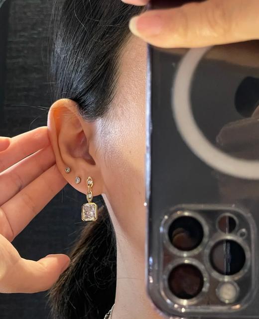 Apm链环闪耀方钻耳钉，简约又璀璨 商品图0