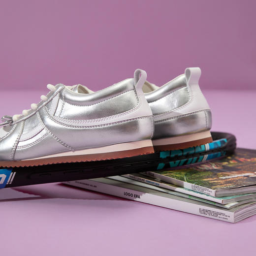 西遇芭蕾德训鞋女新款秋季蝴蝶结内增高小白鞋银色平底运动鞋V1657013/V1656962 商品图5