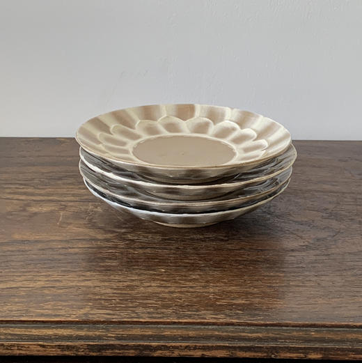 日本市川三通手作粉引花形盘 商品图1