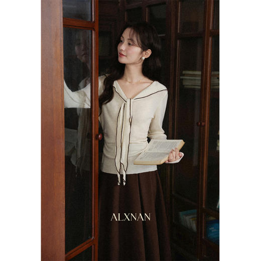 鹿向南「薄荷心事」燕麦色长袖海军领针织衫秋新款温柔通勤上衣女 商品图1