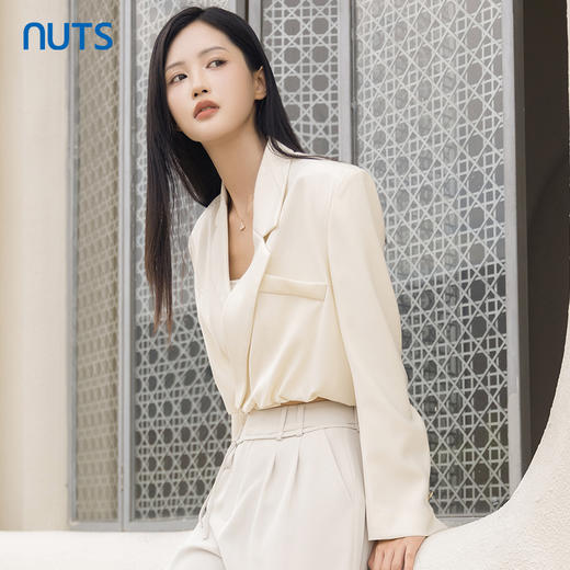 NUTS商场同款秋季纯色时尚气质通勤风西装领设计感短外套4320403A1 商品图3